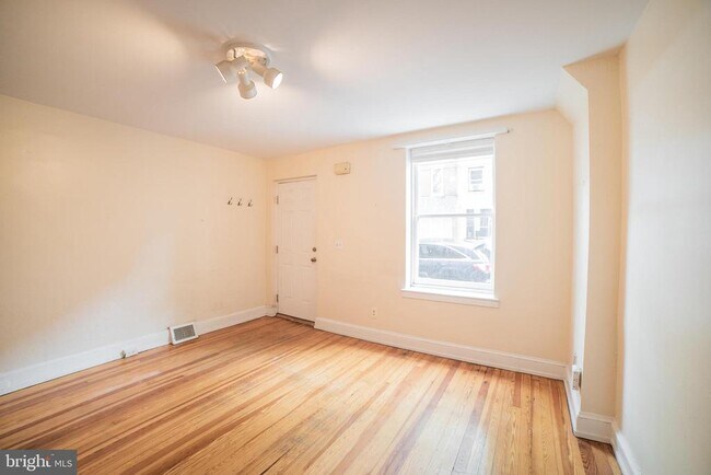 Building Photo - 741 S 6th St
