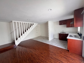 Building Photo - 293 N Hill Ave