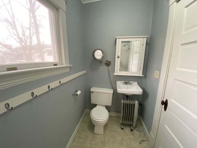 Building Photo - 621 Stanley Terrace NE