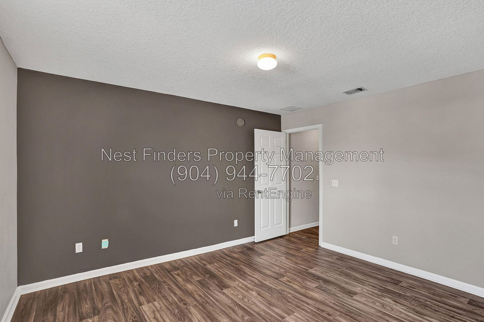 Building Photo - 518 Scrub Jay Dr