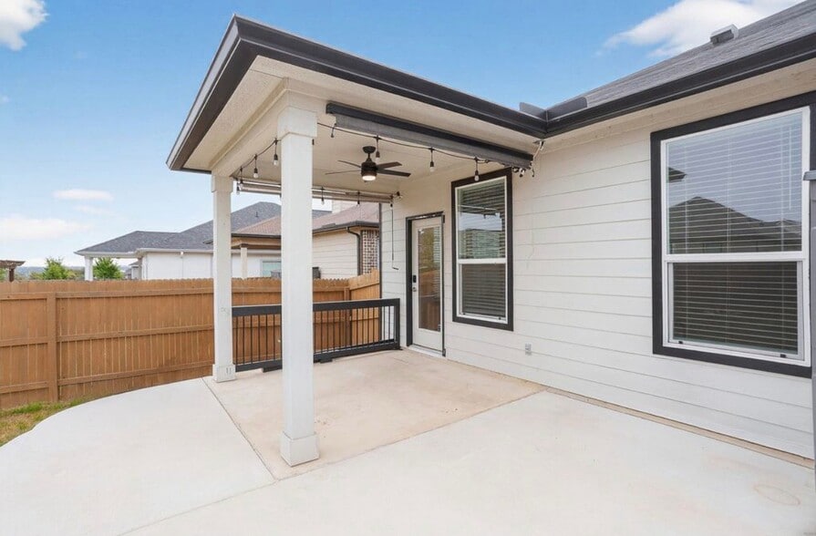 Building Photo - 223 W Granite Shrs Dr