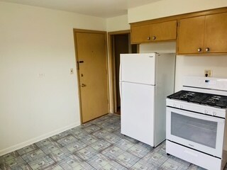 Building Photo - 4925 Greenwood St