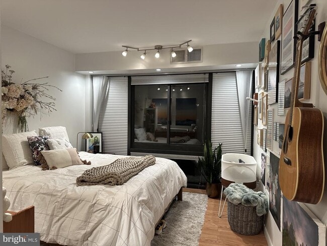 Building Photo - 1530 Key Blvd