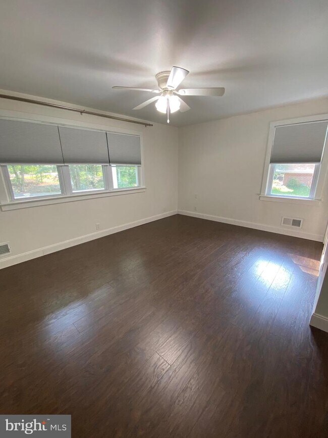 Building Photo - 45395 Woodlawn Dr