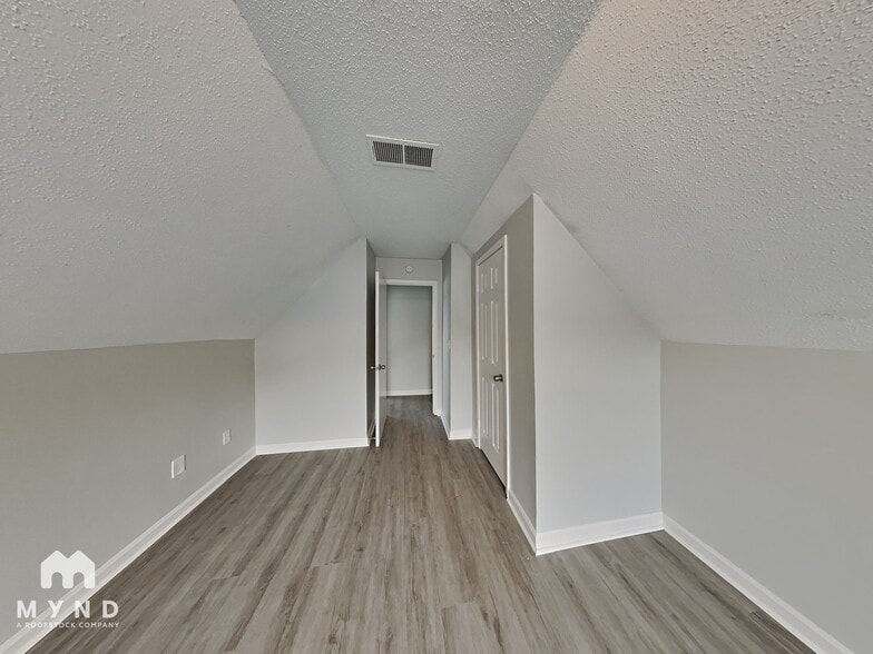 Building Photo - 6252 Phillips Lake Cove