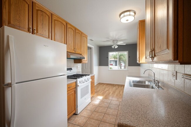 Building Photo - Quaint and Quiet 2-Bedroom 55+ Home with G...