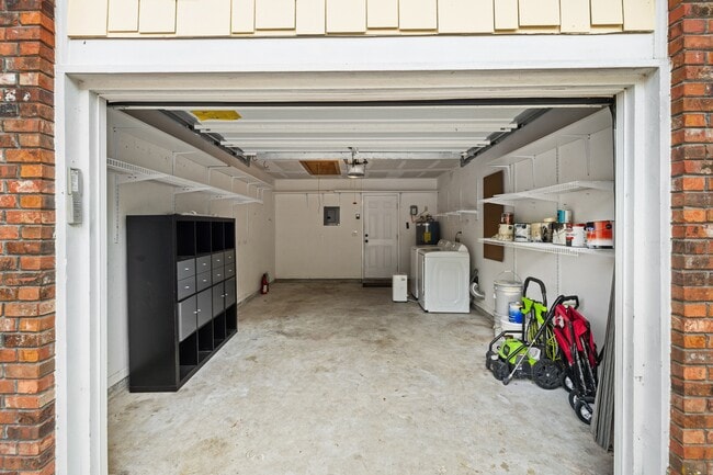 Building Photo - 310 Goldenrod Ct