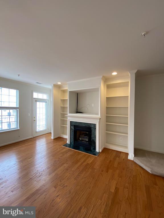 Building Photo - 2663 Manhattan Pl