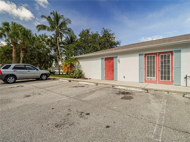 Primary Photo - 528 13th Pl