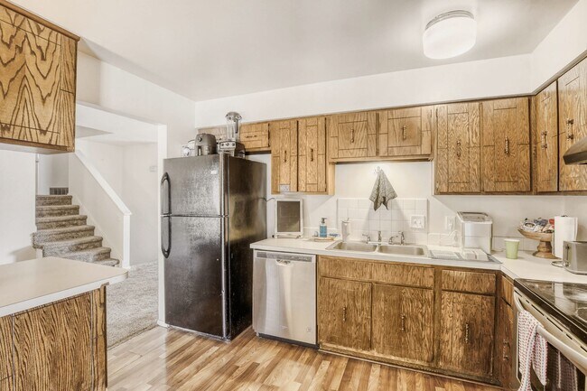 Building Photo - Spacious Cul-de-Sac Home Near CSU