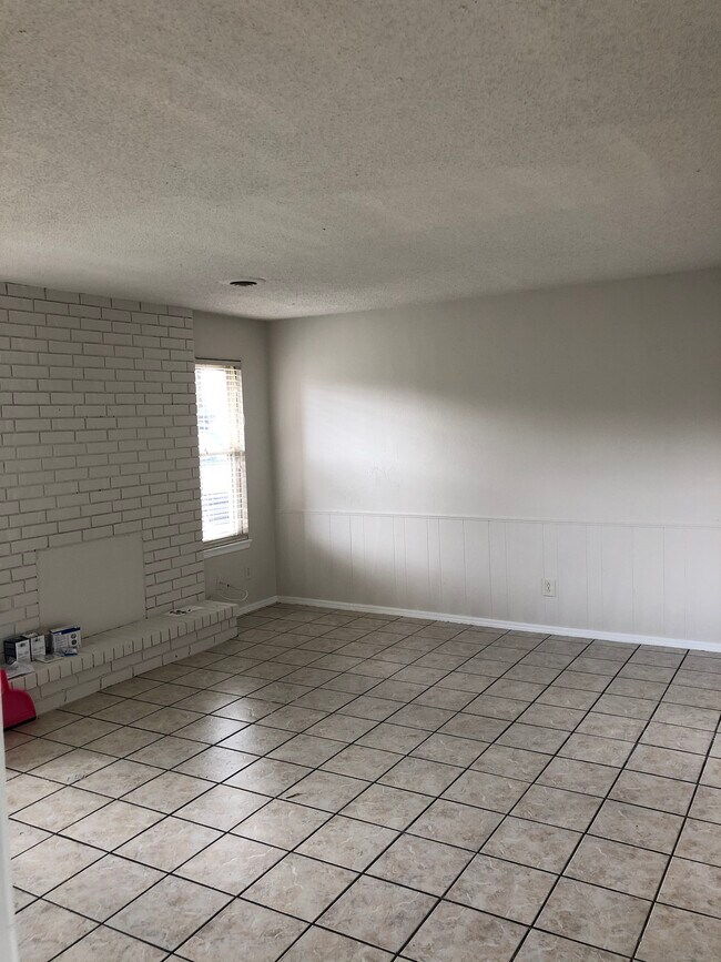 Building Photo - 713 S 23rd St