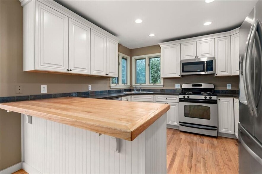 Building Photo - 43 Blue Grass Drive