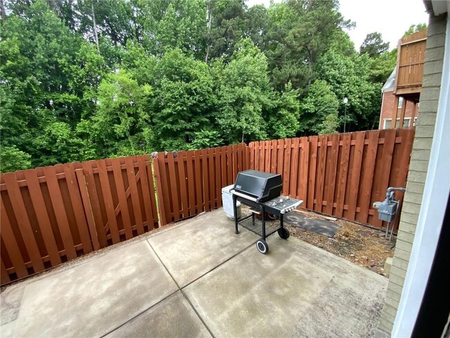 Building Photo - 5997 Brookside Oak Cir