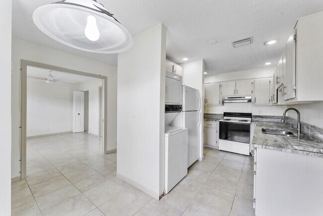 Building Photo - 1521 NW 18th Ave