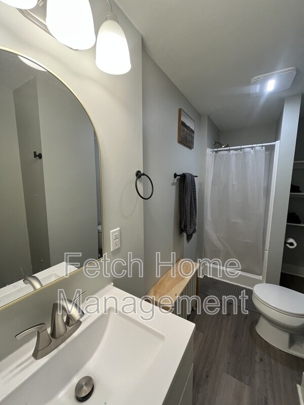 Building Photo - 834 W Main St