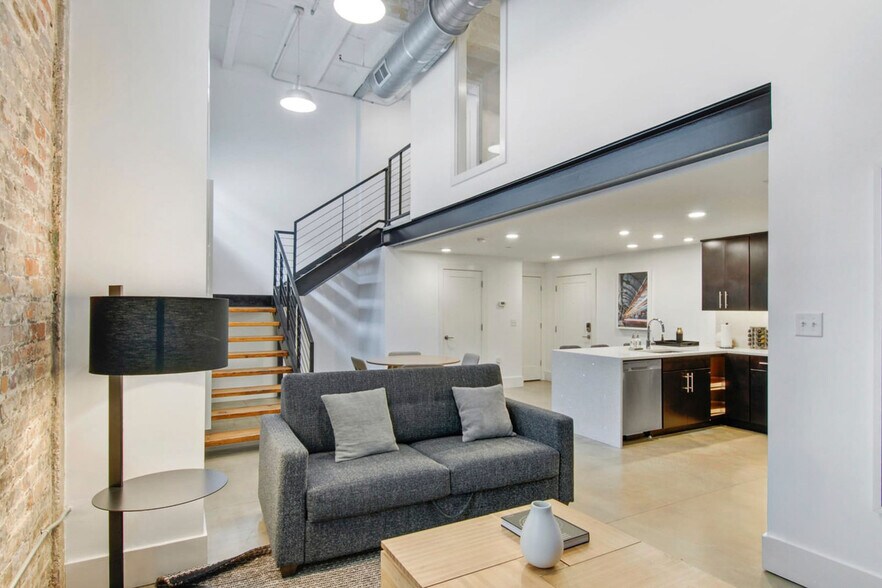 Building Photo - 822 Howard Ave