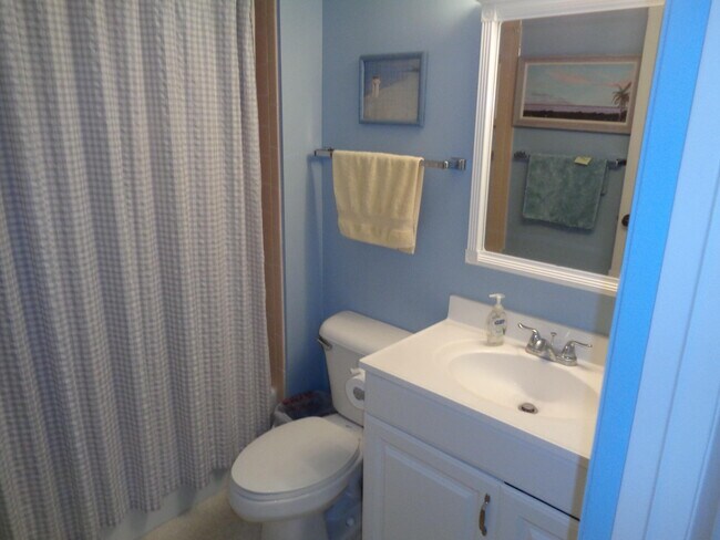 Building Photo - 5527 NE Gulfstream Way