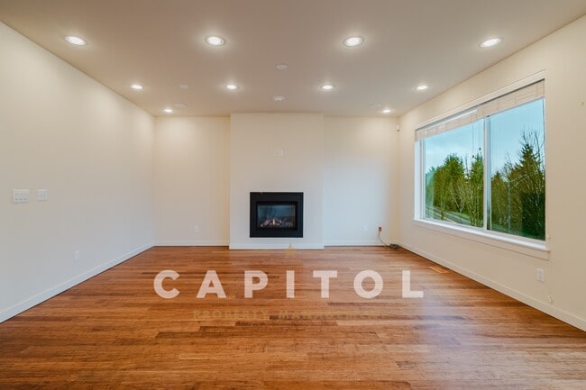 Building Photo - 3166 Vista Verde Ln SW