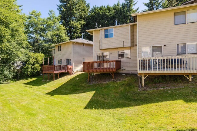 Primary Photo - Desireable End Unit, Bremerton Triplex - A...
