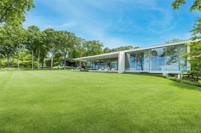 Building Photo - 20-22 Hedges Banks Dr