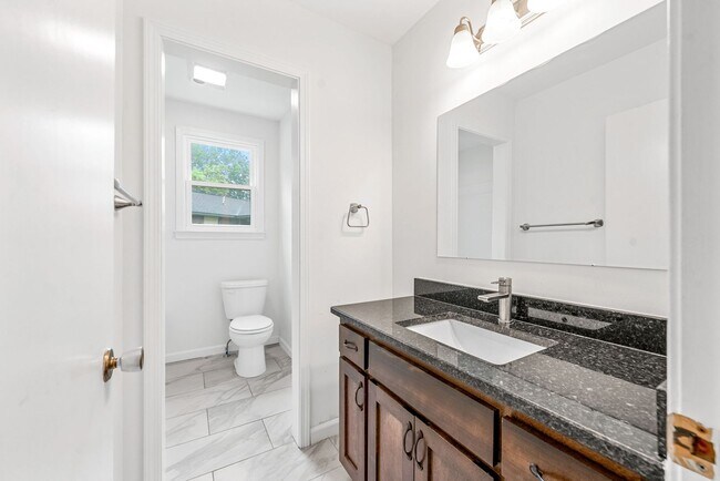 Building Photo - Beautiful Pet Friendly 3 bedroom home for ...