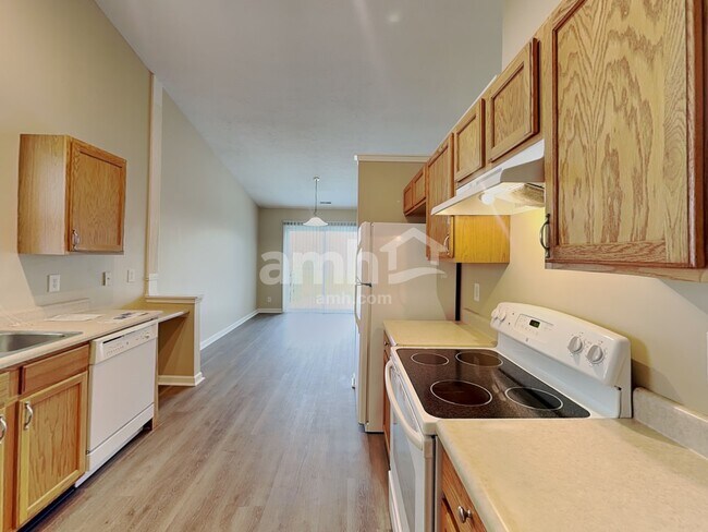 Building Photo - 1740 Brookview Dr