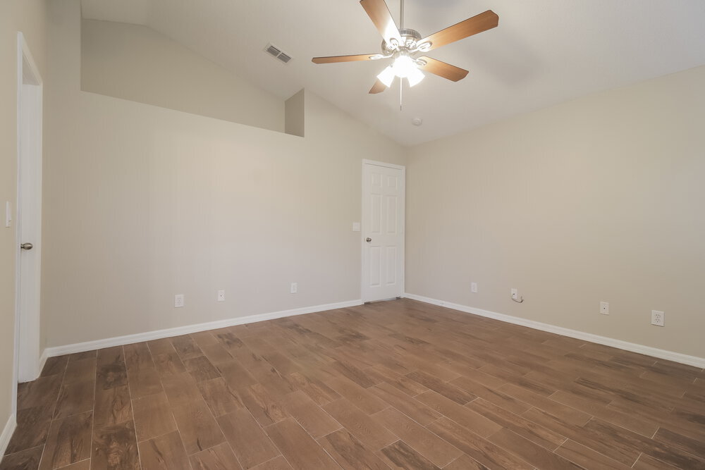 Building Photo - 13621 Meadowpark Ave