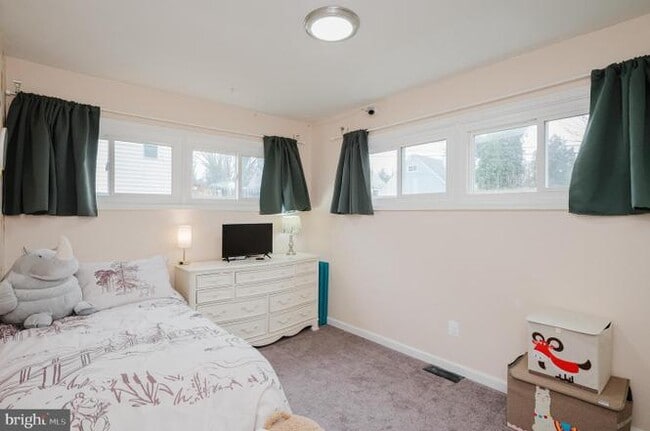 Building Photo - Single family house for rent in a fantastic location