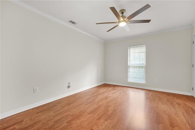 Building Photo - 23203 Plantation Dr NE