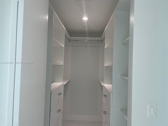 Building Photo - 1080 Brickell Ave