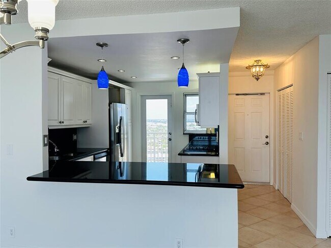 Building Photo - 750 N Ocean Blvd
