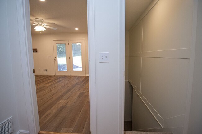 Building Photo - Renovated 5BR Home Minutes from Downtown Columbia | Two Full Kitchens + Fenced Yard ~ Available M...