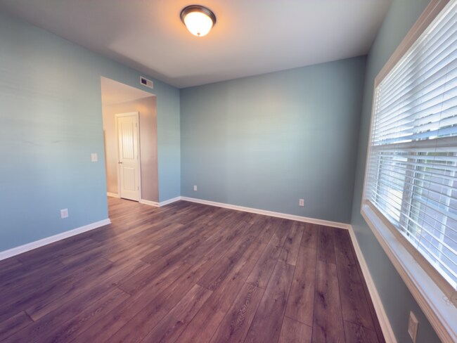 Building Photo - 1325 Millet Dr
