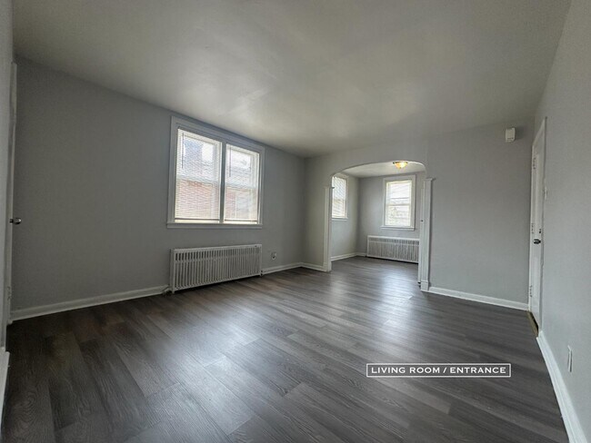 Building Photo - 1033 Fanshawe St
