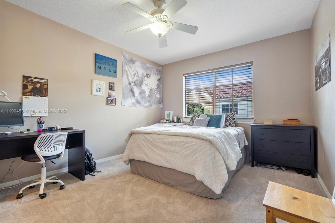 Building Photo - 6851 SW 44th St