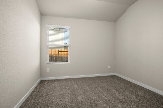 Building Photo - 16529 Breezy Knl Ct