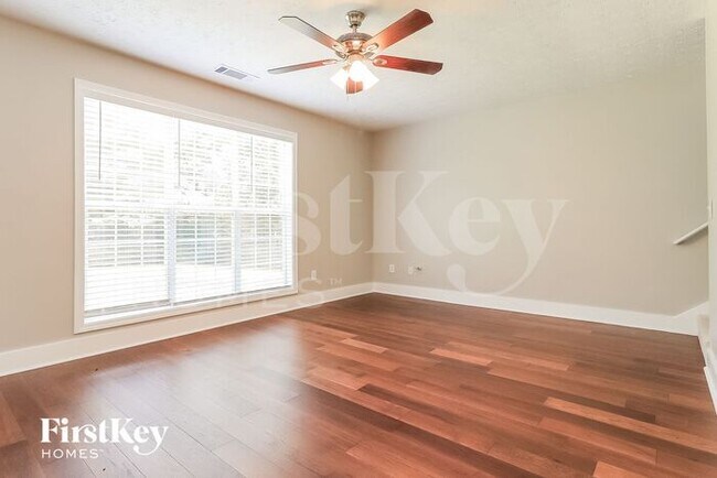 Building Photo - 265 Anita Dr