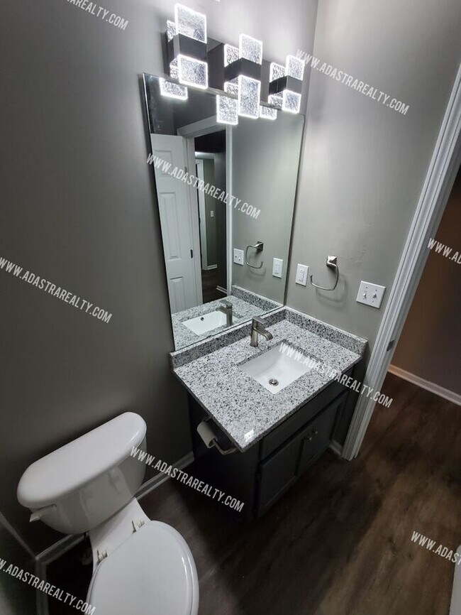 Building Photo - Gorgeous Modern Shawnee Townhome!! So much...