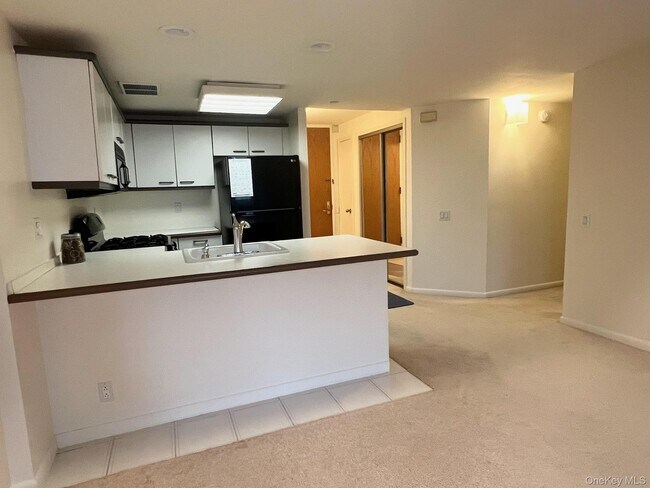 Building Photo - 50 E Hartsdale Ave