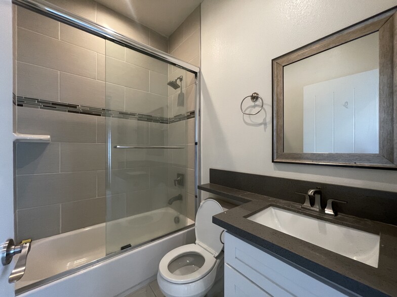 Building Photo - 2013 Raymond Ave