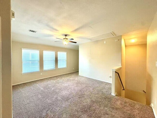 Building Photo - Cozy and well-kept 4 beds rental home in Houston