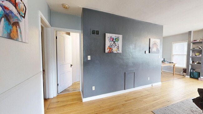 Building Photo - 2 bedroom - Main floor