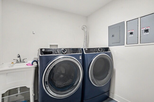 Building Photo - 2812 S Pulaski Rd