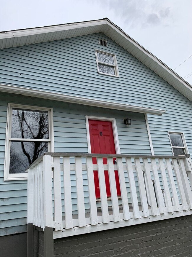 Building Photo - Two bedroom (with office or small 3rd bedr...