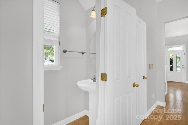 Building Photo - 104 Kensington St