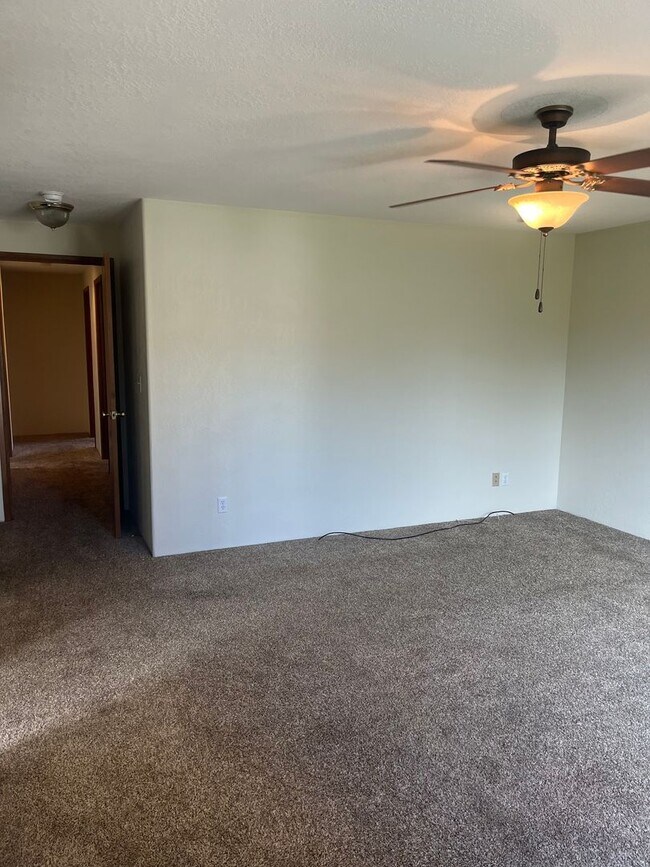 Building Photo - 3 Bedroom 2 Bath House