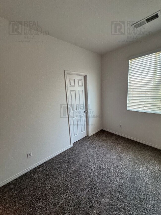 Building Photo - 34574 Black Cherry St