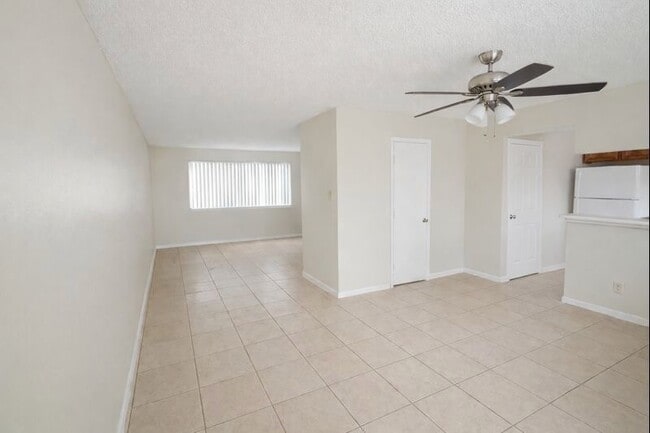 Building Photo - 2155 Hazlitt Dr