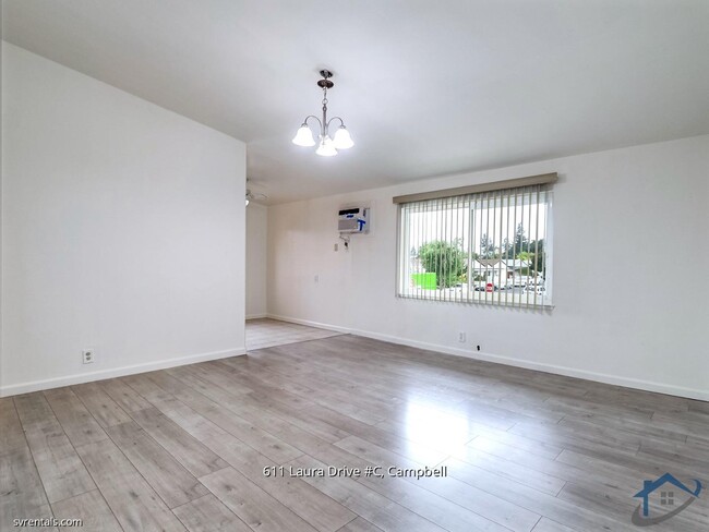 Building Photo - 611 Laura Dr