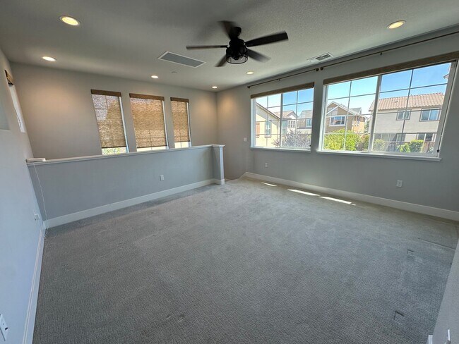 Building Photo - Stunning 4 Bedroom, 3 Bath Mountain House Home